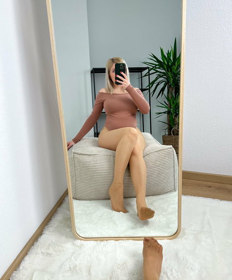 bellas paws pornstar nice img