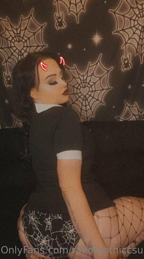 raeofgothiccsunshine top model img