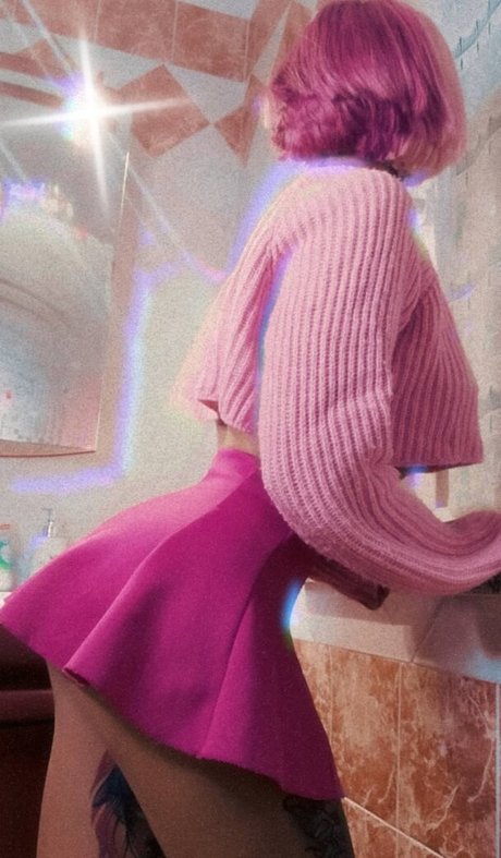 pinksuicide model hot image