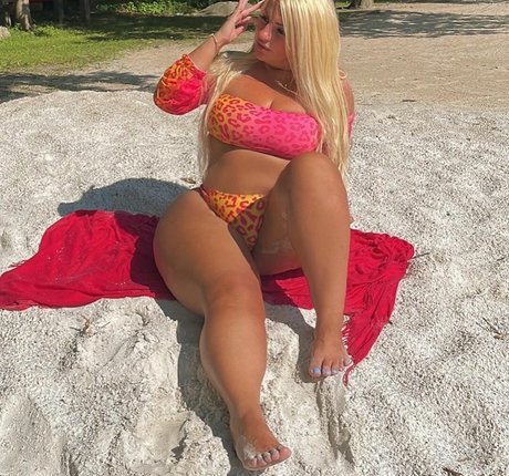 huge fake tits onlyfans naked galleries