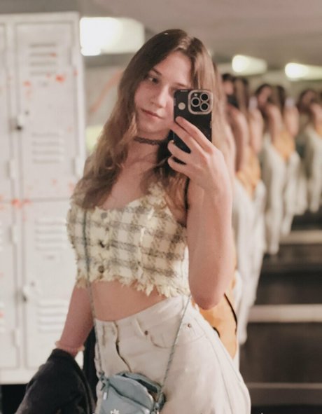 margo leevony hot actress img