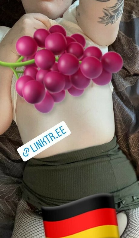 anastasia mcqueen naked model pic