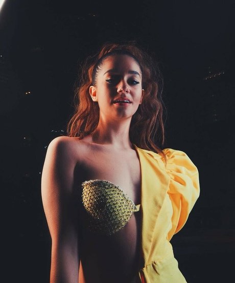 Lena Situations top model img