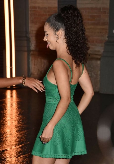 Lena Situations sexy model img