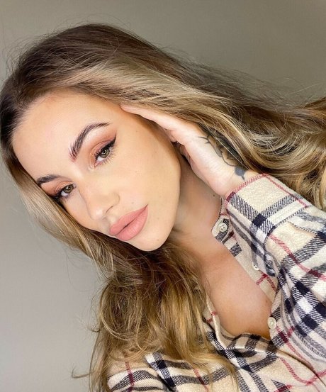 Gaelle Garcia Diaz erotic model pic