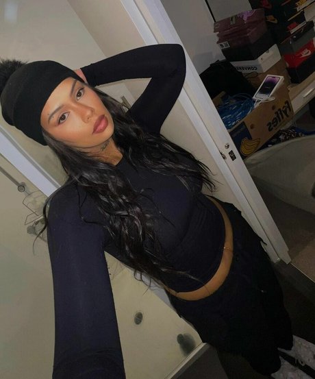 vaynenz beautiful model pics