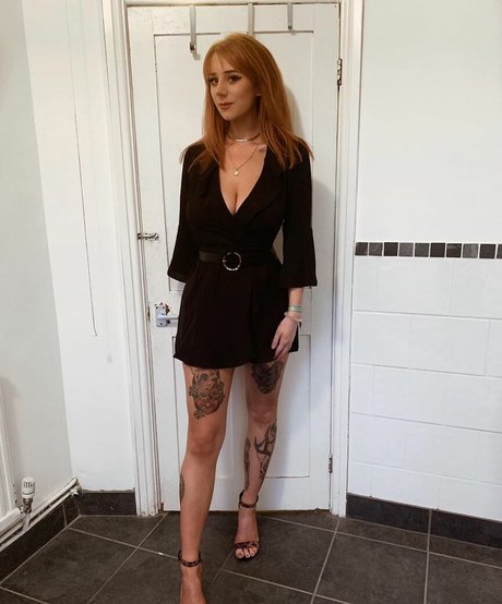 Hollie Rutter naked actress galleries