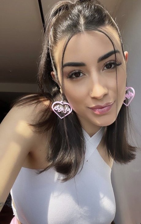 dela roo sex model picture