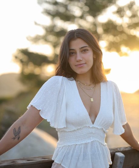 Sara Saffari high quality model picture