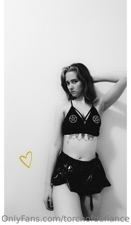 torchofdefiance nude star pics