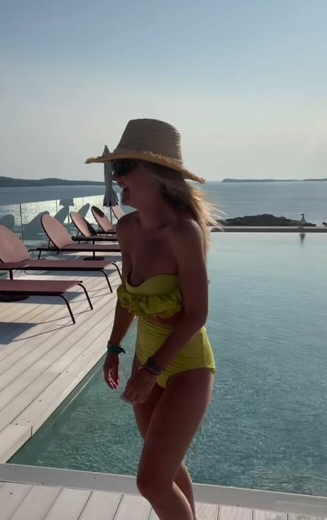 Helen Skelton star images