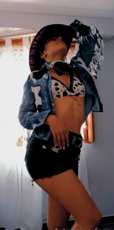 artemi za free sexy star image