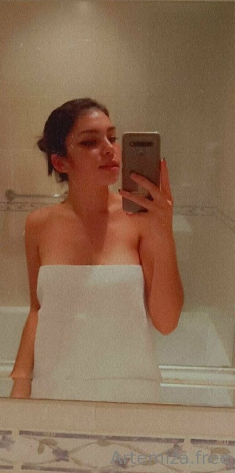 artemi za free nudes actress pictures