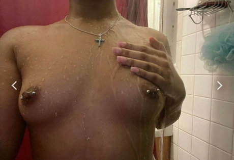 Isyglue actress photo