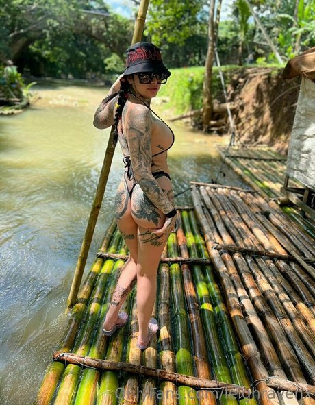 busty brunette onlyfans porn archive