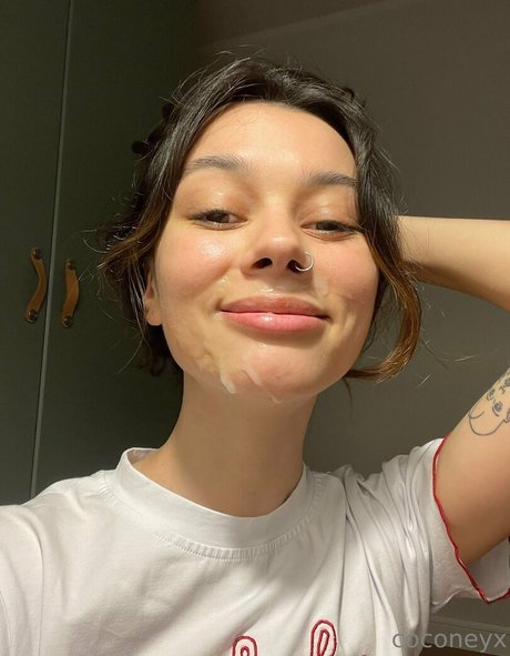 Coconeyx nude model img