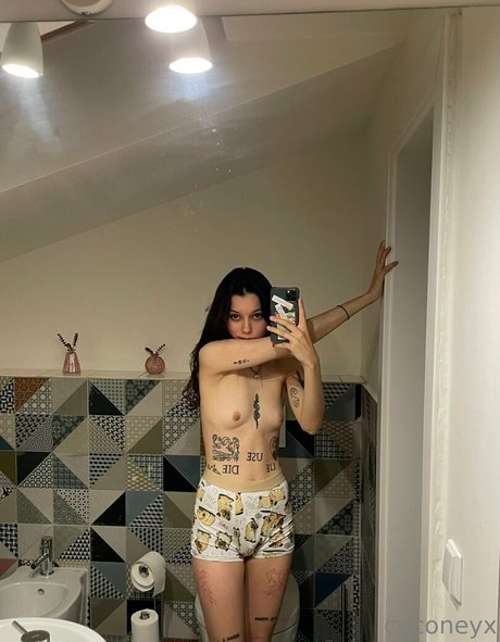 Coconeyx sexy star image