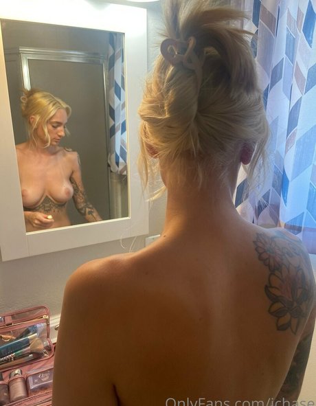 jchase exclusive model picture