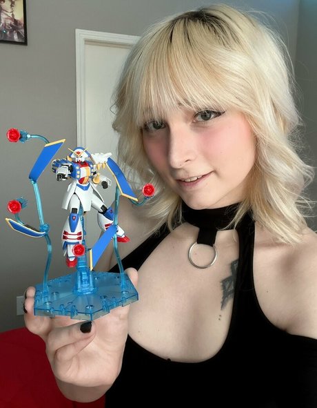 RoseWaltzEX model nude photo