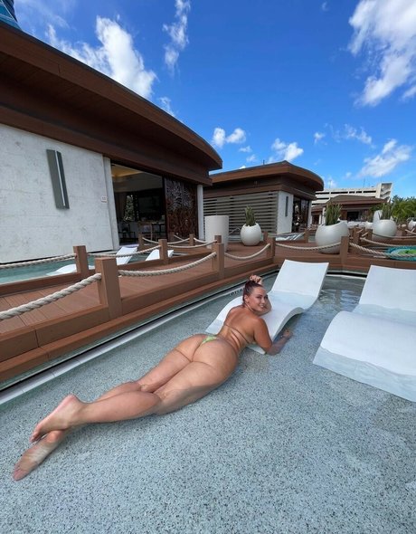 Yesjulz pretty actress image