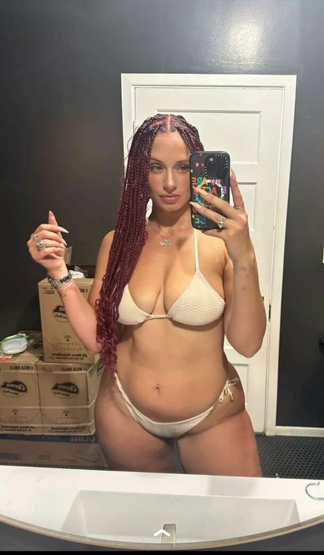 Yesjulz nude pornstar picture