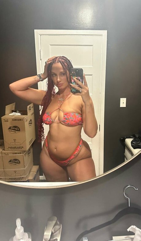 Yesjulz erotic model gallery