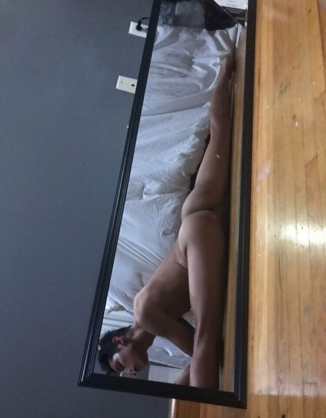 twinku nudes model img