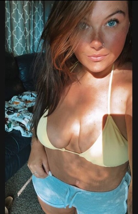 Lladie Star porn star picture