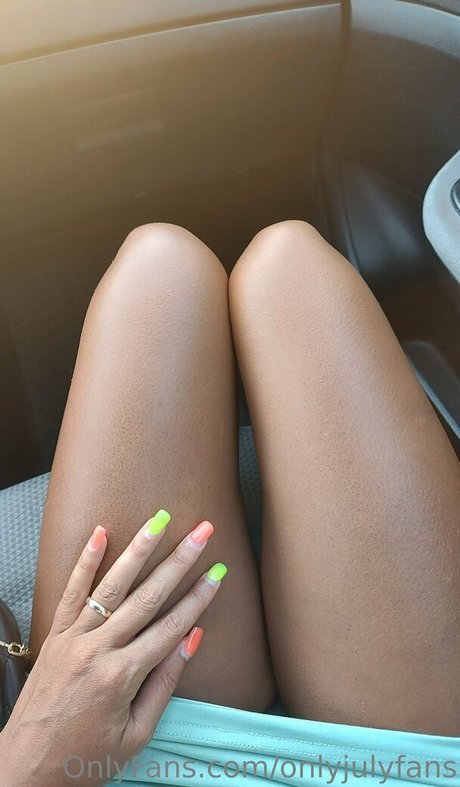 onlyjulyfans high quality model picture