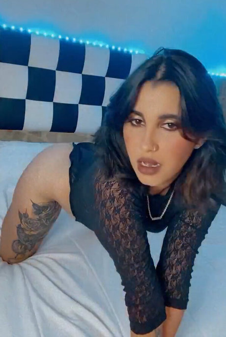 Haniset Rodriguez star sexy pic