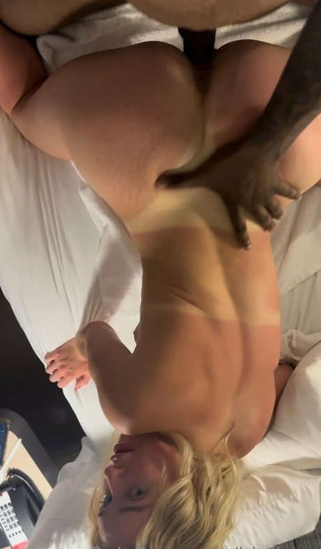 biglivvv nude model pics