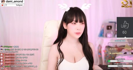 dami amond model naked pic