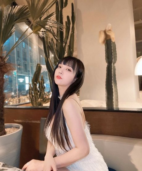 dami amond high quality model photo