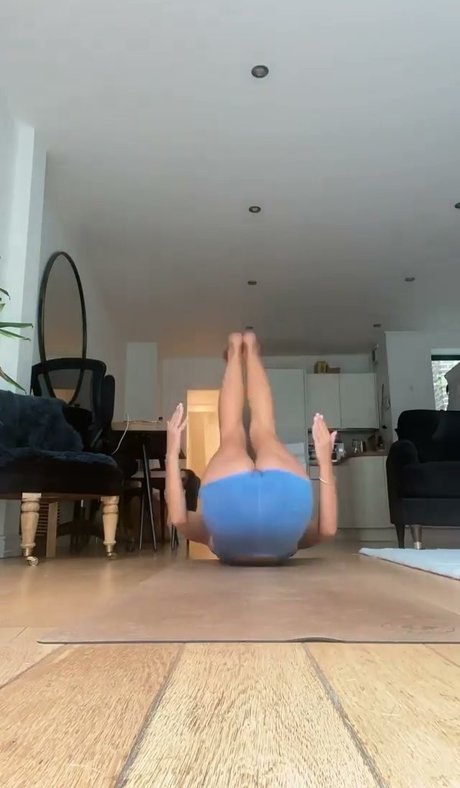 Danni Menzies model free image