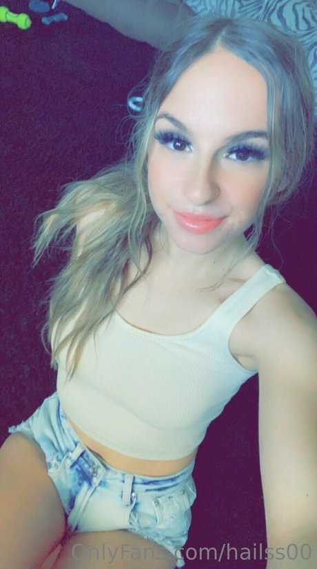 hailss00 art model photo