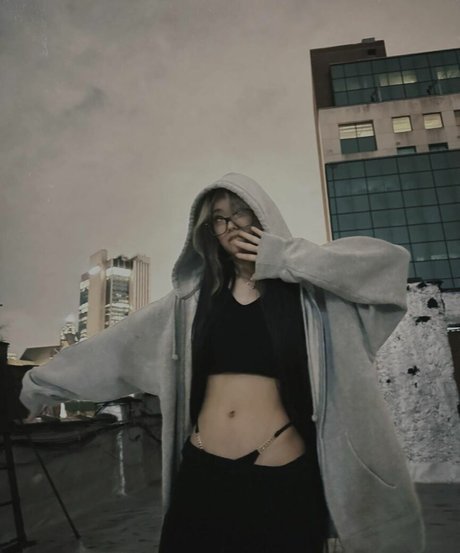 Irene Wong erotic actress image