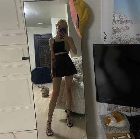 satanmate erotic model img