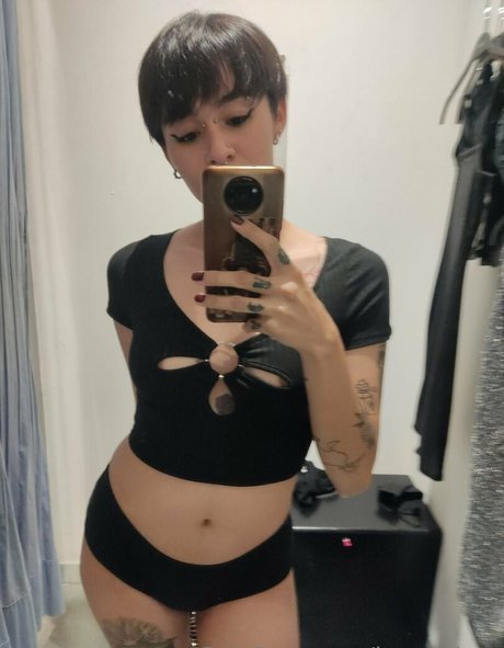 loveaxlgnr star hot image