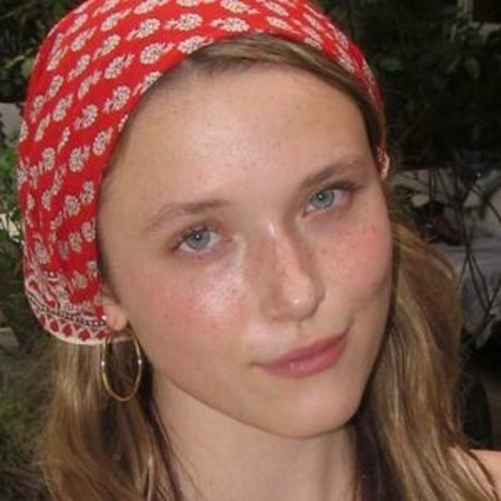 Iris Apatow pornstar pretty pic