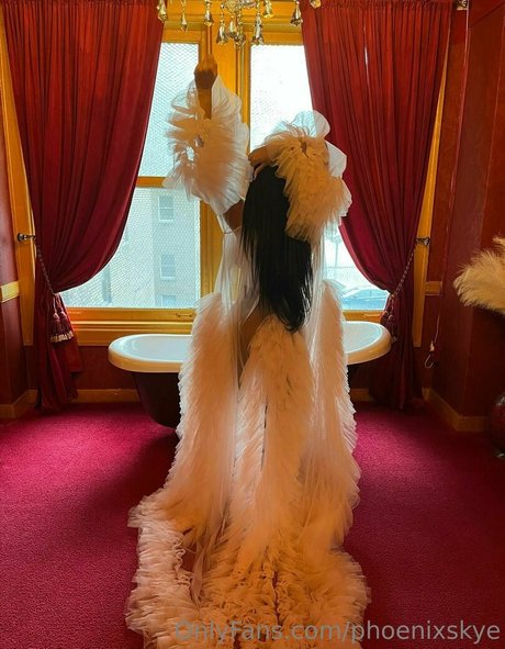 phoenixskye beautiful model img