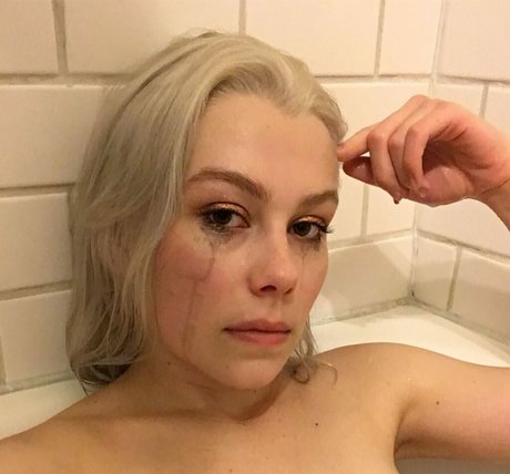 Phoebe Bridgers Profile pic