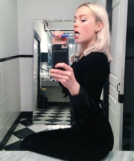 Phoebe Bridgers high quality pornstar pic
