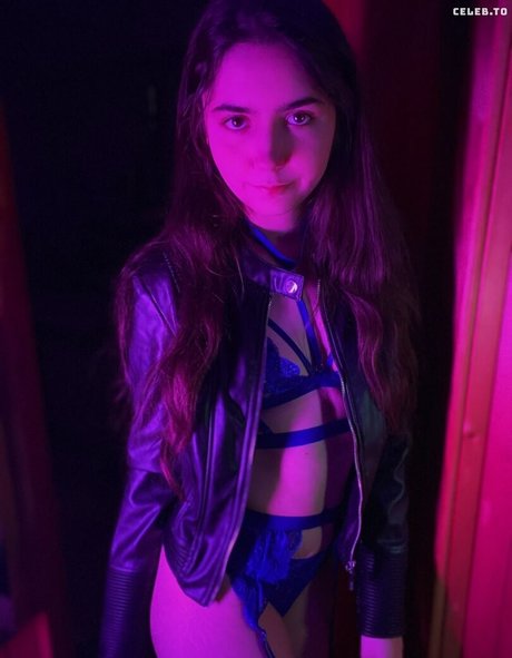 ThePianoDragon_ art model photo