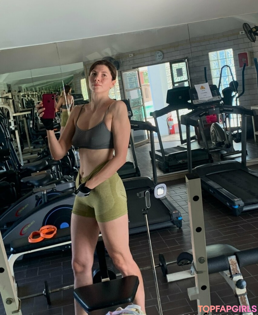 anntallogy model top pic