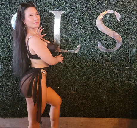 Tina Khm Profile pic