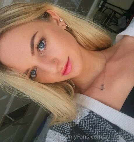 avacanary top star pic