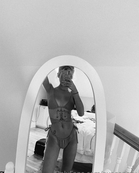 avacanary star hot pic