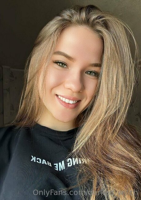 darked witch adult model pic