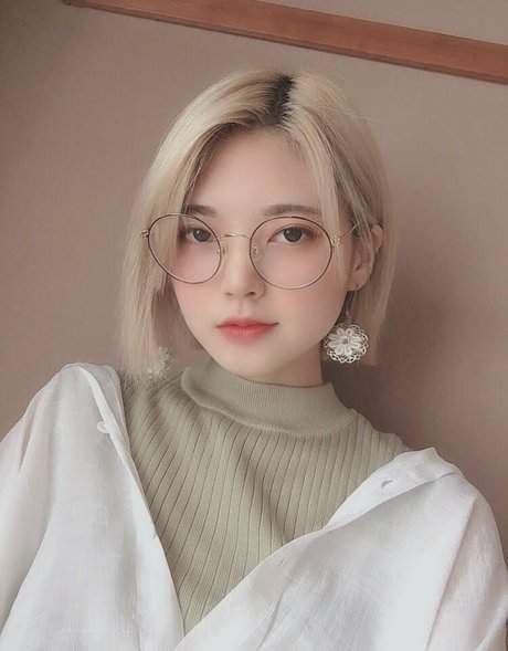 brunette petite onlyfans art naked archive