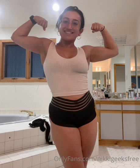 nikkigeeksfree star nudes img